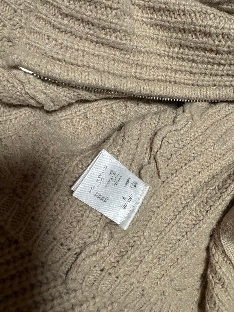 アンドマリー　Mary logo zip tops beige