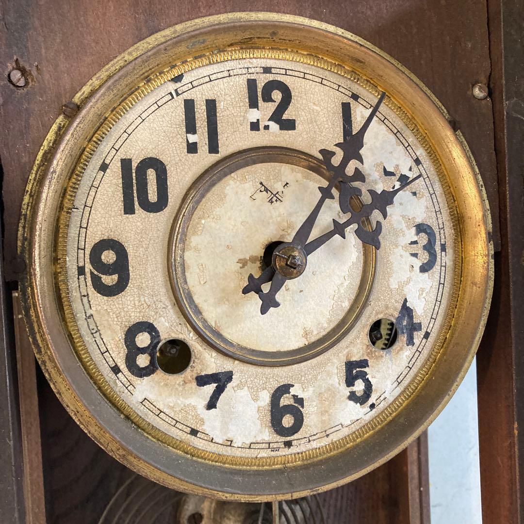 朽ちた黒柿の振り子時計 動作品です。 3面ガラス張り 木彫 壁掛け 油差し付き