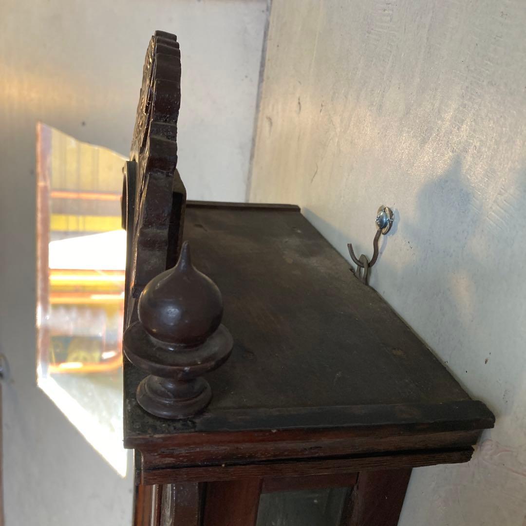 朽ちた黒柿の振り子時計 動作品です。 3面ガラス張り 木彫 壁掛け 油差し付き