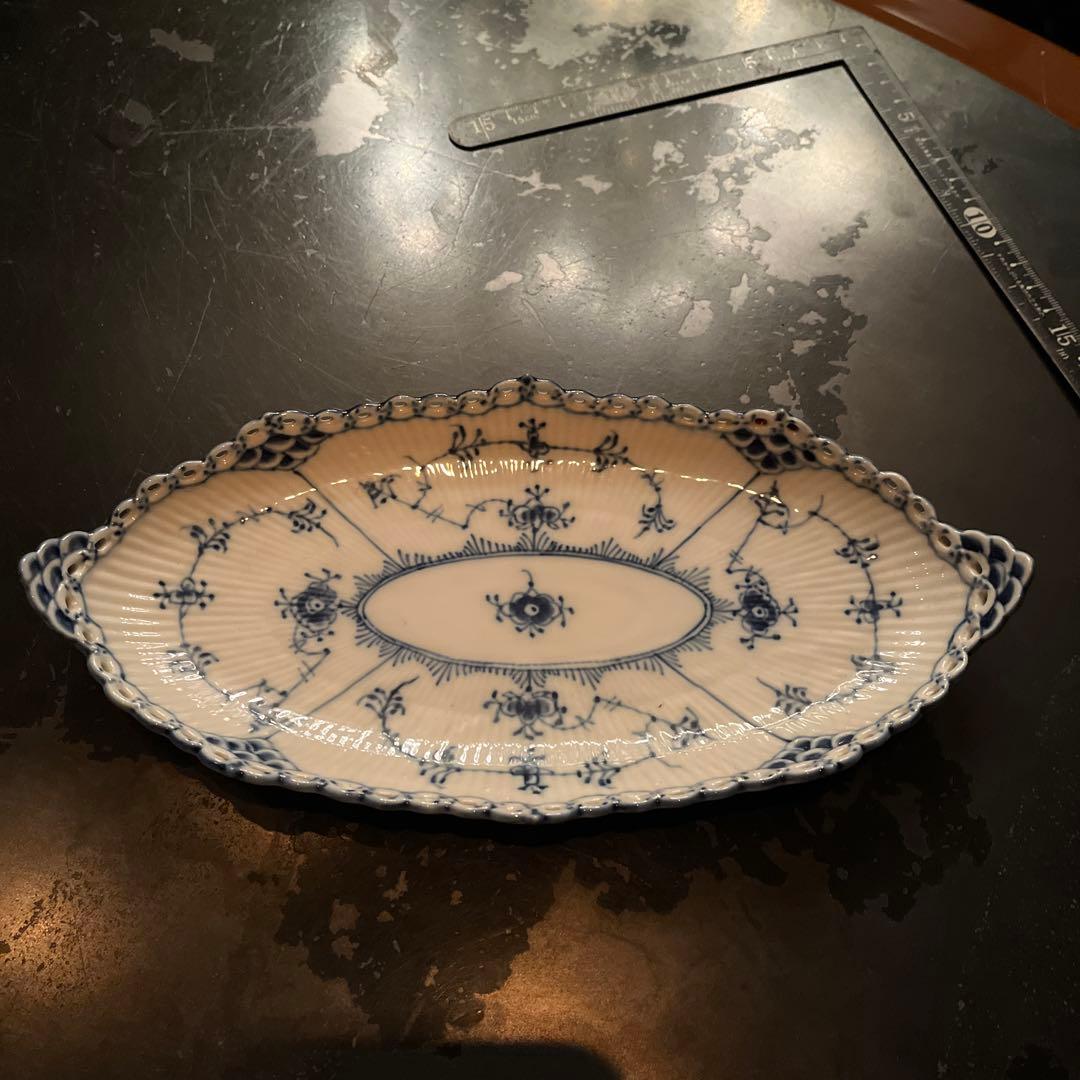 ロイヤルコペンハーゲン　ブルーフルーティッド 楕円皿　周りに透かし模様あり