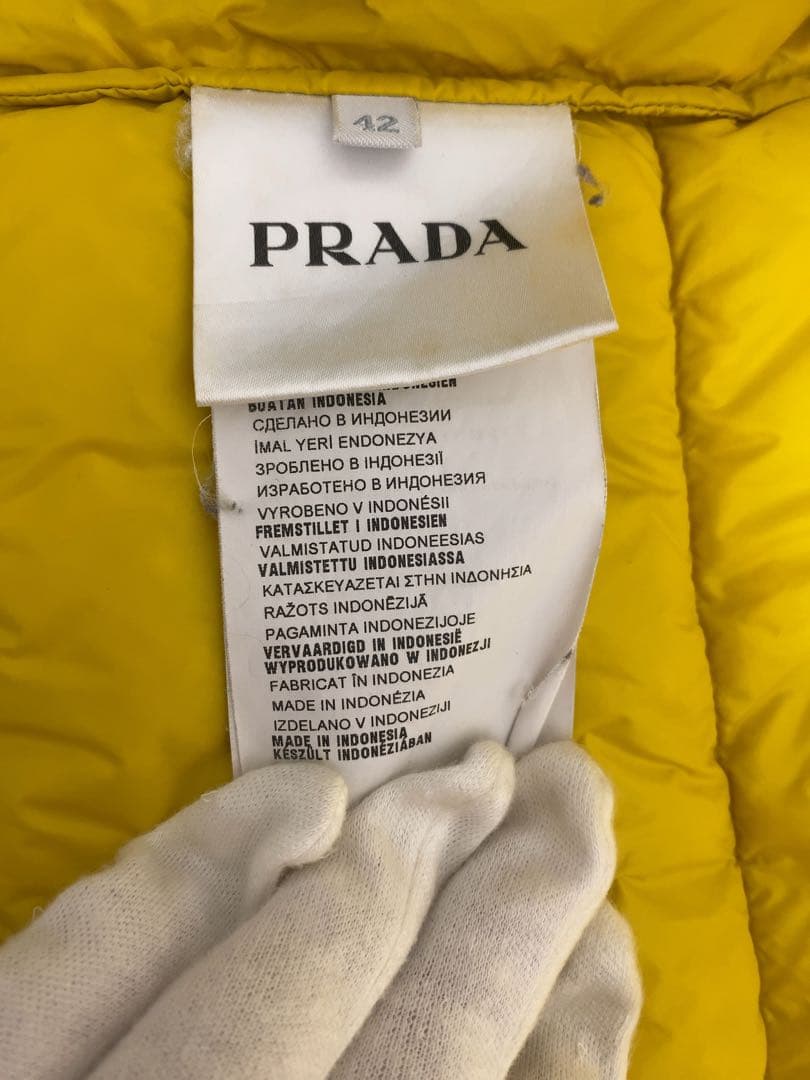 PRADA プラダ 三角ロゴ プレート ダウンベスト イエロー