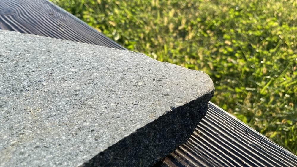 超貴重・岩手県遠野産 「遠野の銘石 角閃石」原石 5キロ・送料無料（＃14）