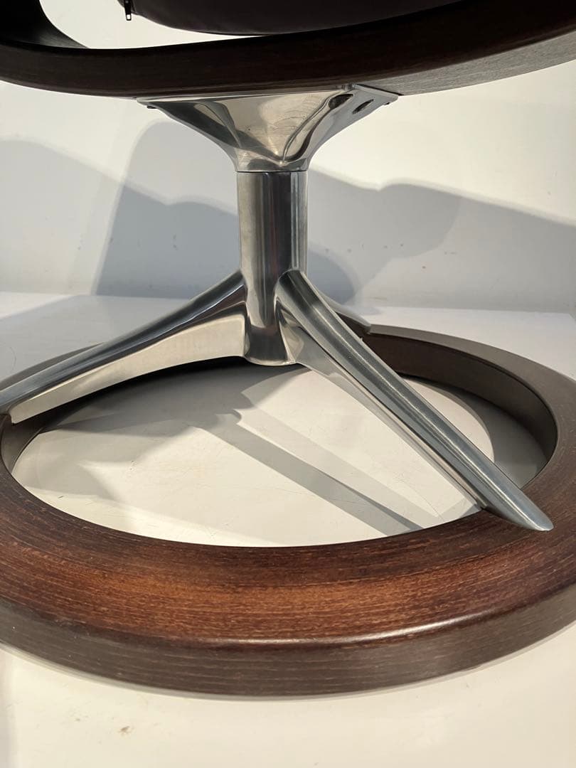 北欧ノルウェー、エコーネス、高級オットマン、スツール、カッシーナ、アクタス、本革