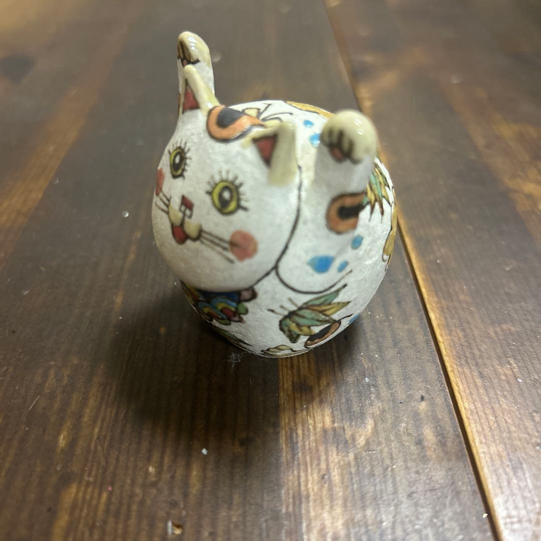 作家　陶芸作家　招き猫　欲張り両手上げ猫　縁起物　金運　幸福　商売繁盛　手描き