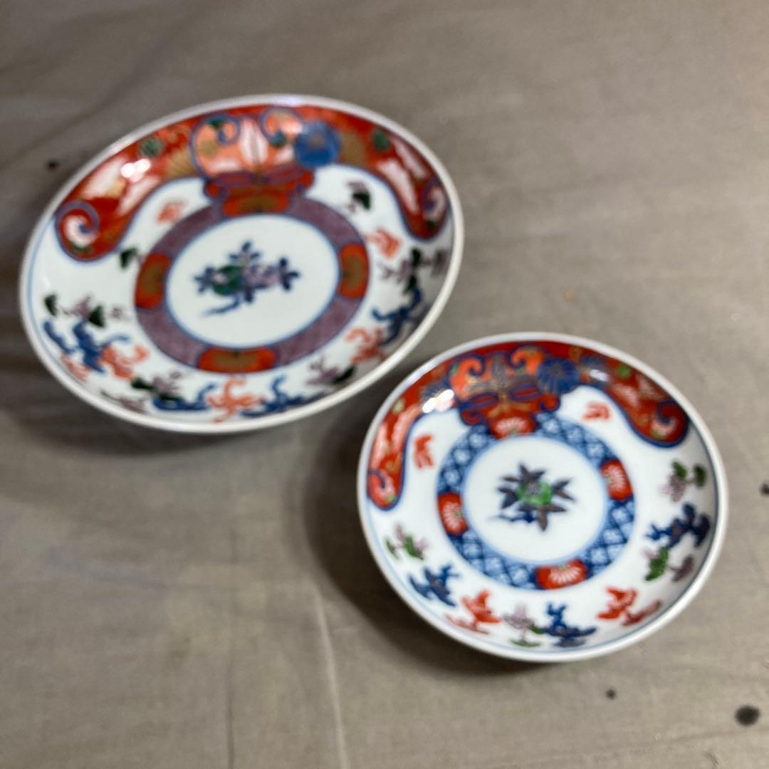 【源右衛門】古伊万里の伝統　日本銘窯　源右衛門作　古伊万里松絵　小皿と中皿各一枚