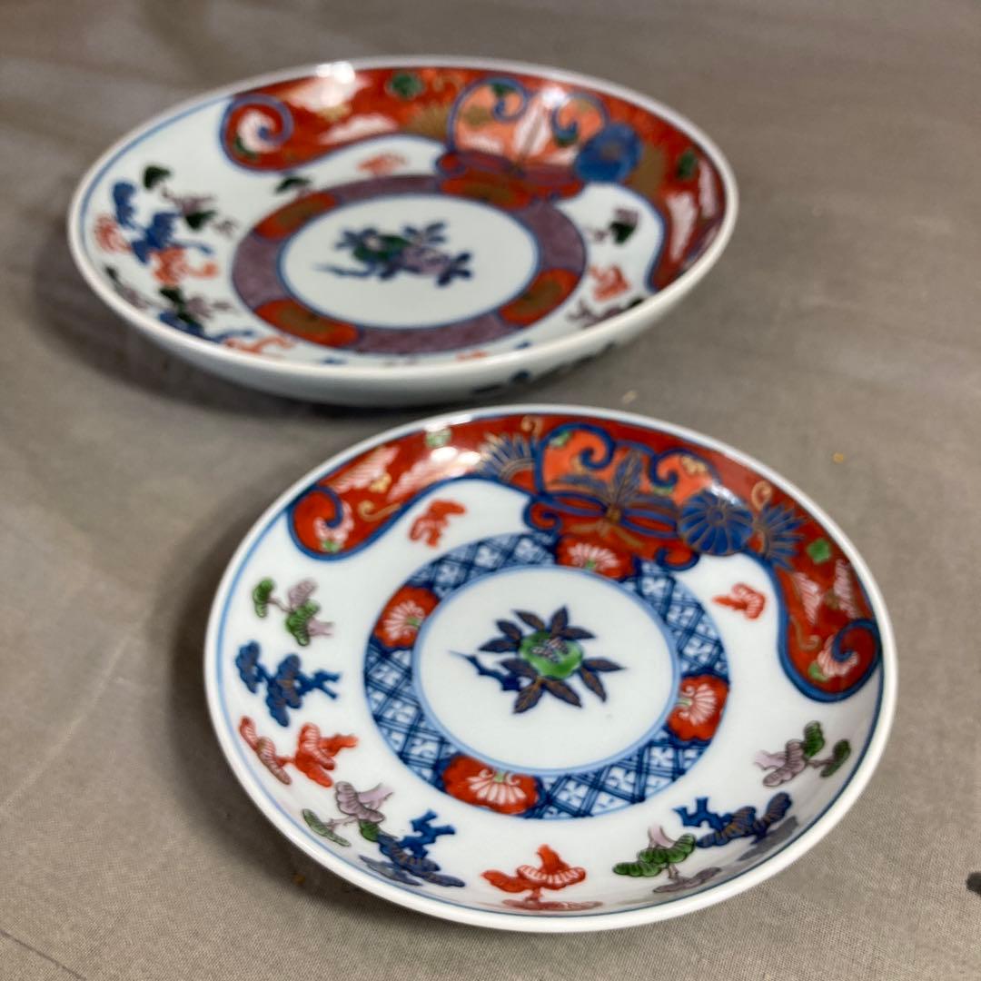 【源右衛門】古伊万里の伝統　日本銘窯　源右衛門作　古伊万里松絵　小皿と中皿各一枚