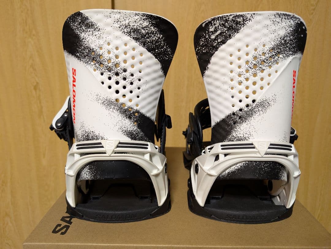 25/26 SALOMON HOLOGRAM ビンディング M SPRAYカラー