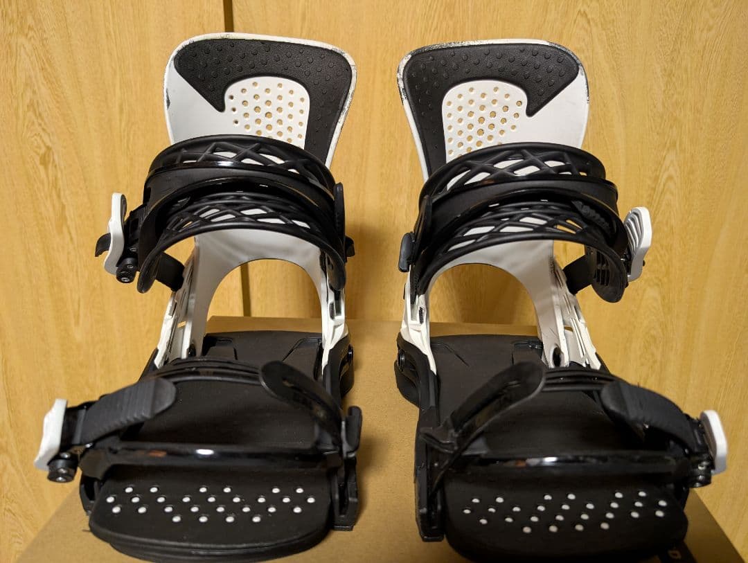 25/26 SALOMON HOLOGRAM ビンディング M SPRAYカラー