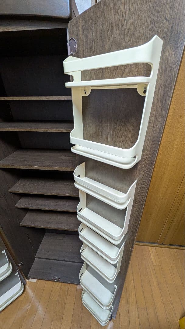 大容量キッチンストッカー　扉収納付　キッチン食品収納　パントリー