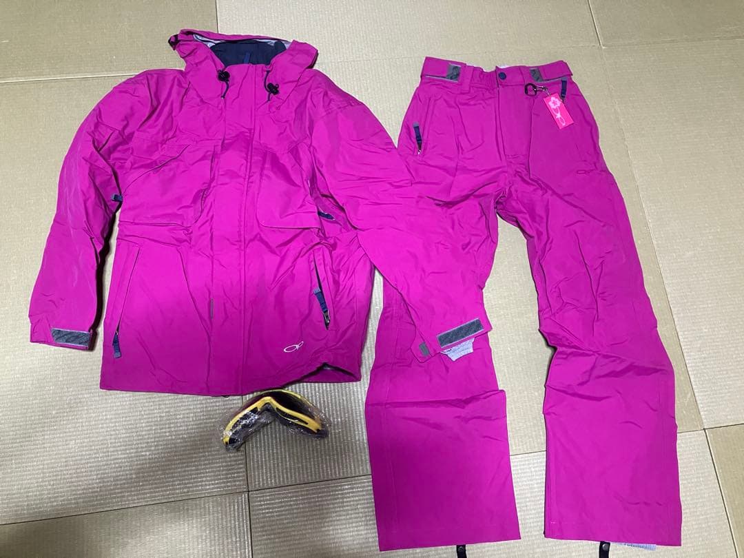 スキーウェア上下　上9、下11サイズ　ゴーグル付