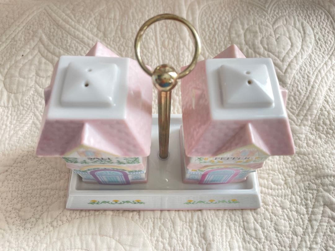 【新品】調味料入れ　レノックス　箱あり　ビレッジソルトペッパーセット