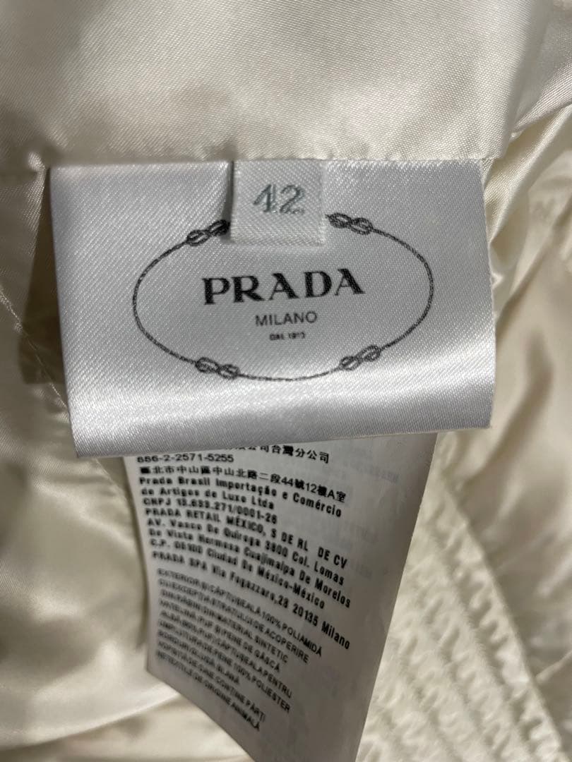 【美品】PRADA ダウンジャケット サイズ42 黒色 レディース