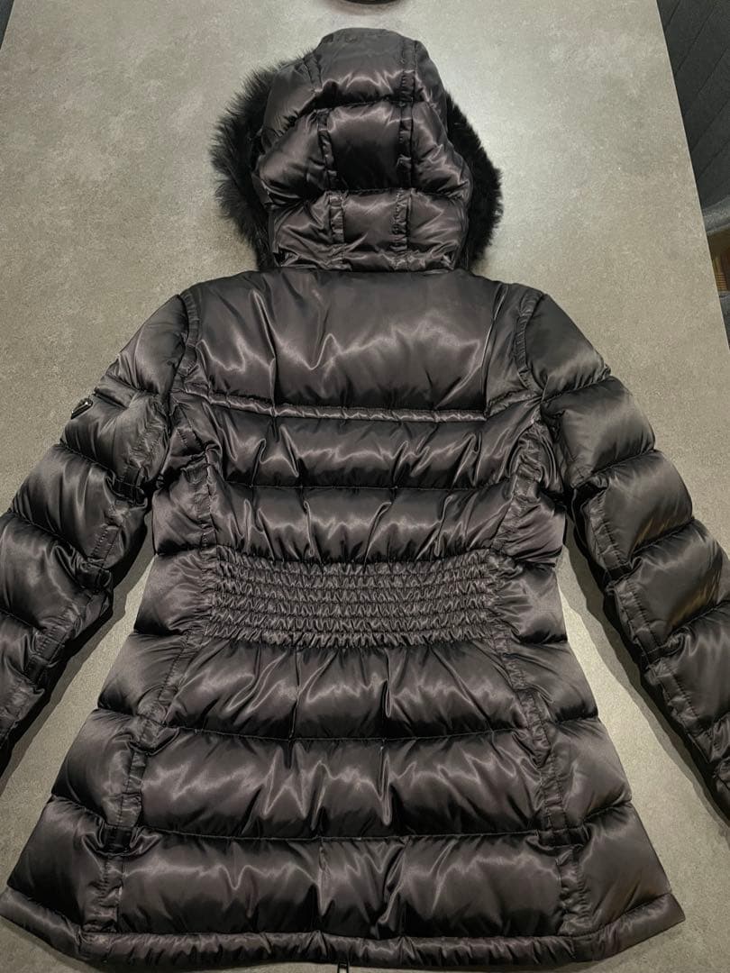 【美品】PRADA ダウンジャケット サイズ42 黒色 レディース