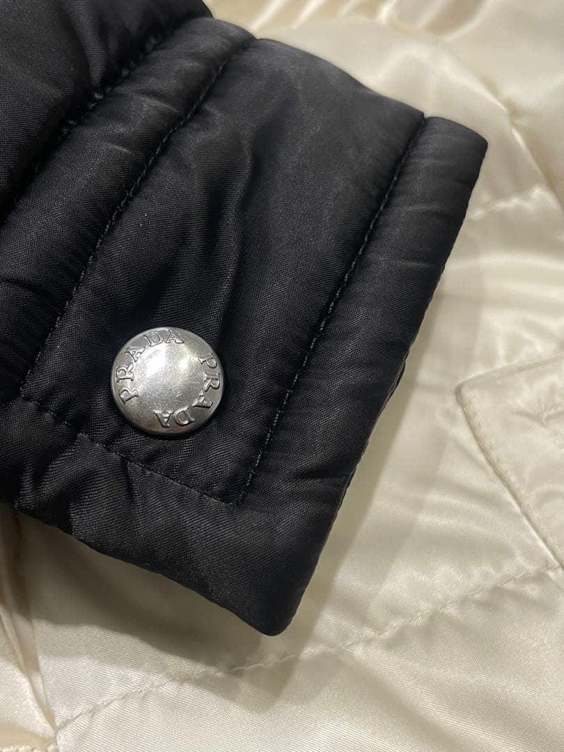 【美品】PRADA ダウンジャケット サイズ42 黒色 レディース