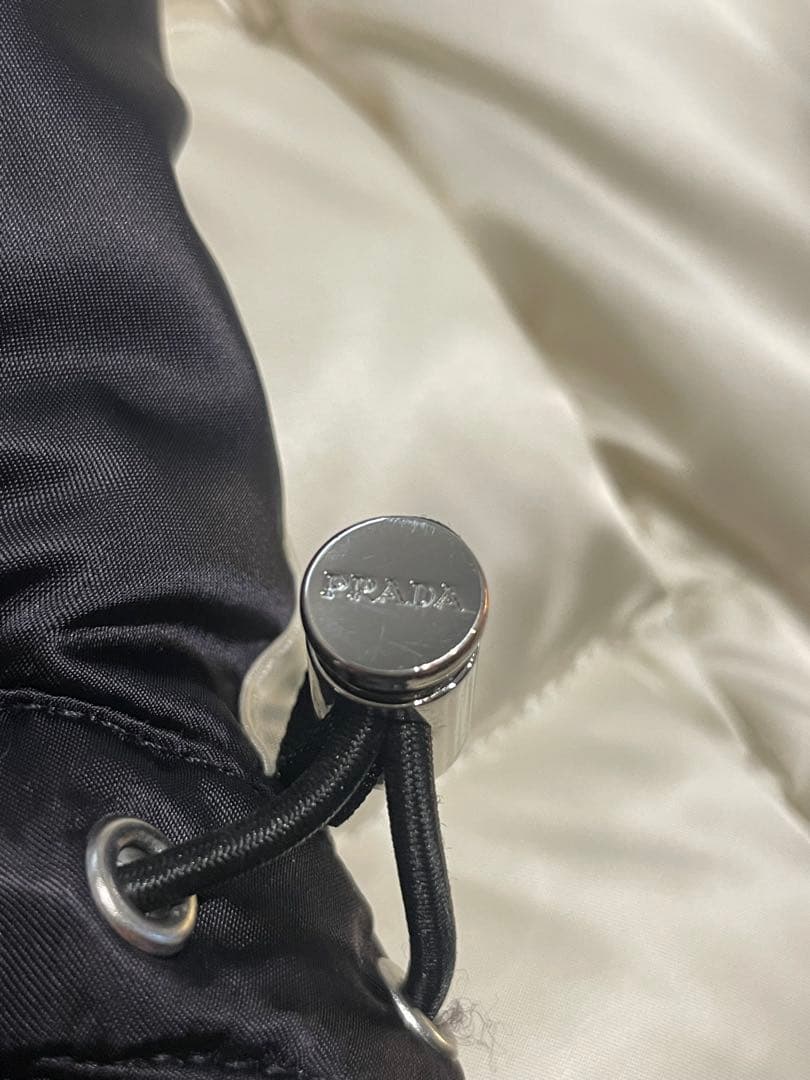 【美品】PRADA ダウンジャケット サイズ42 黒色 レディース
