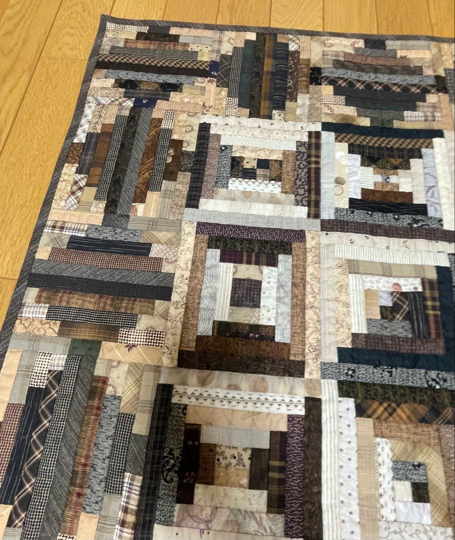 パッチワークキルト　タペストリー　ログキャビン