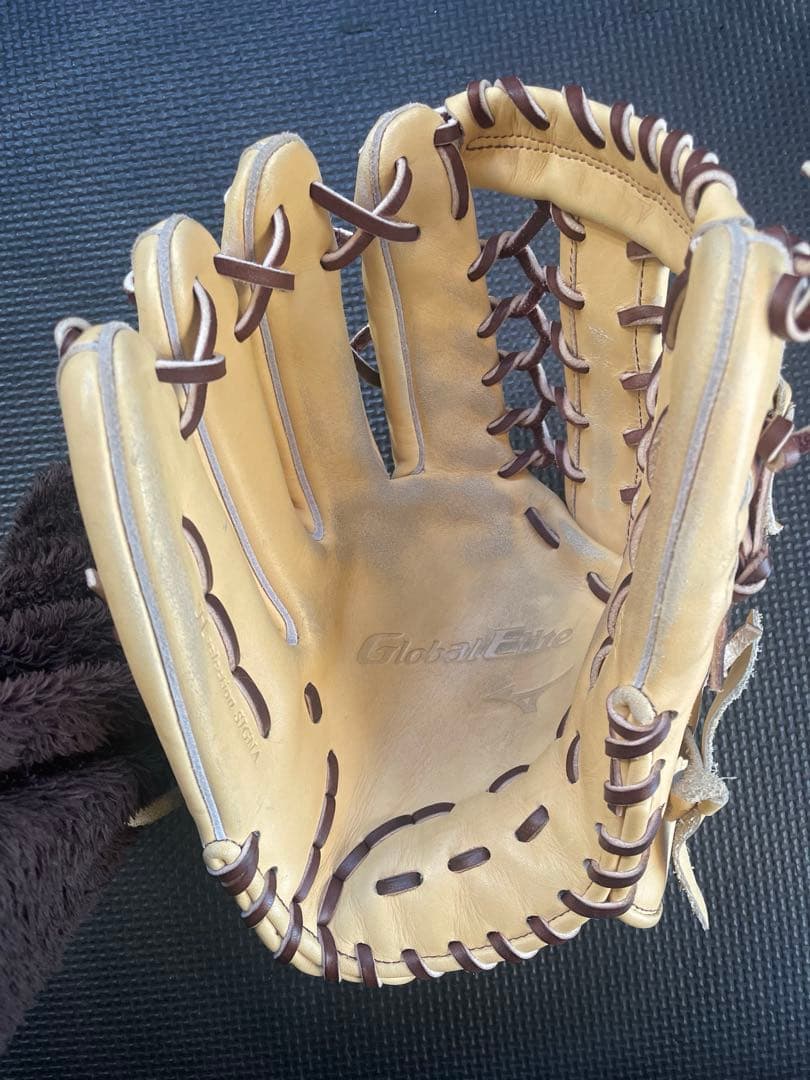 m*e様 グローバルエリート　軟式グローブ　外野手　左投げ　キャメル