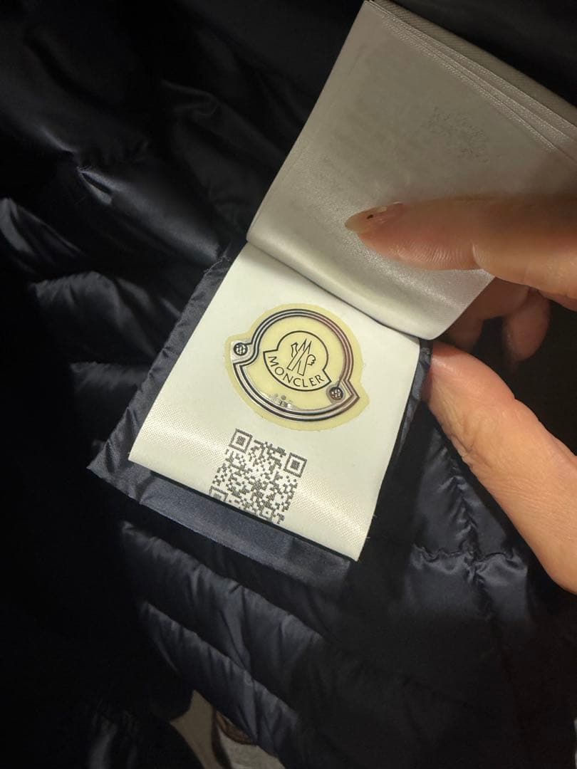 clean　MONCLER ネイビー ダウンジャケット フード付き