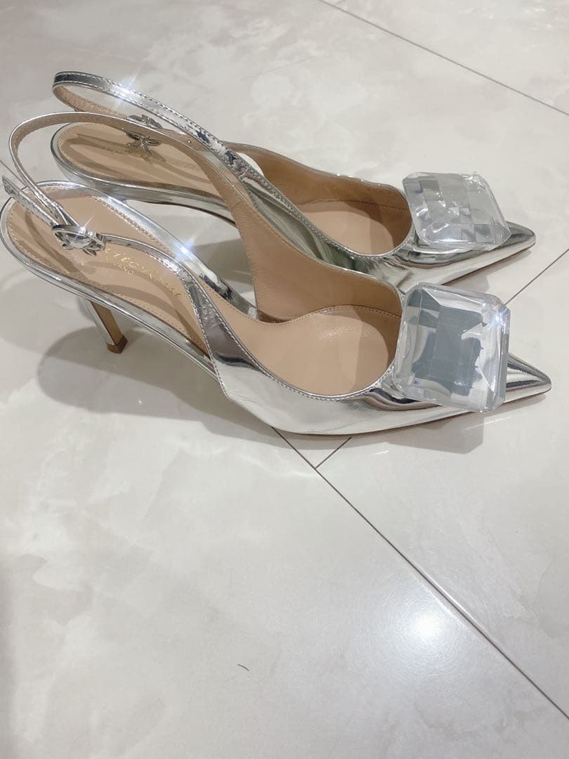 ジャンヴィトロッシ ☆ジェムストーンパンプス37シルバー