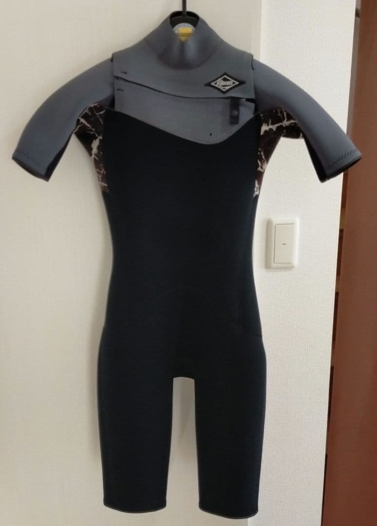 Rincon ショートスリーブウェットスーツ 黒・グレー