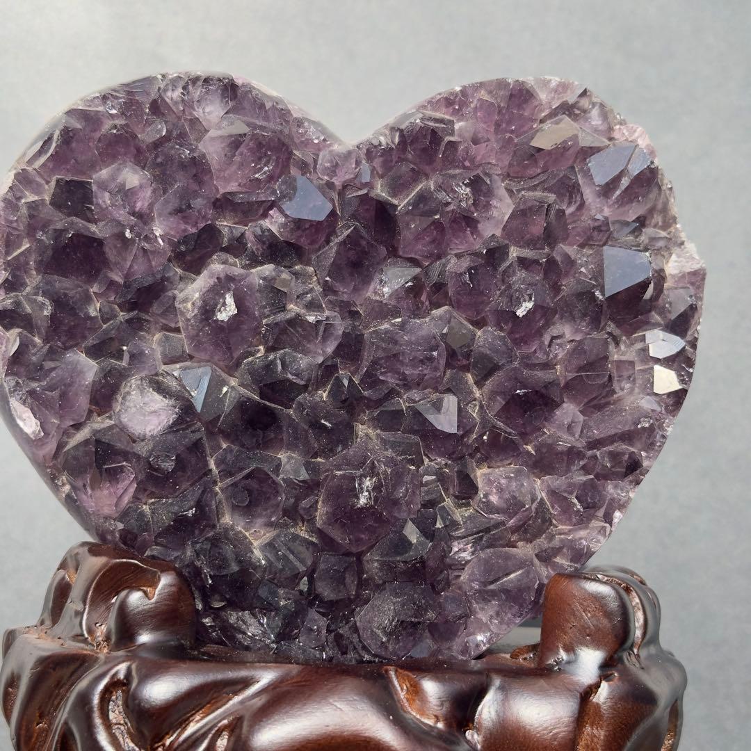 ウルグアイ産❣️天然石 アメジストのハート　置物　台座付きG.215
