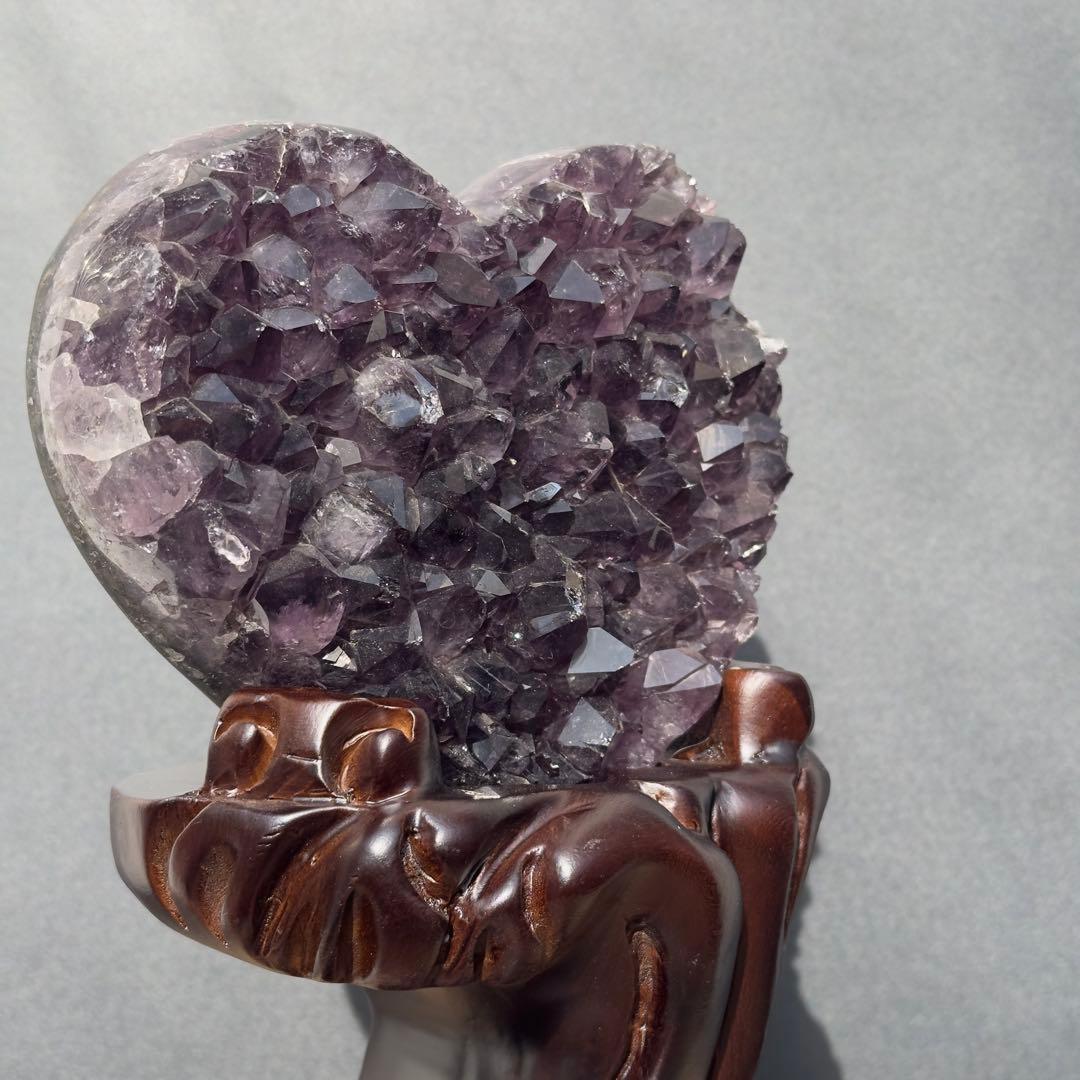 ウルグアイ産❣️天然石 アメジストのハート　置物　台座付きG.215