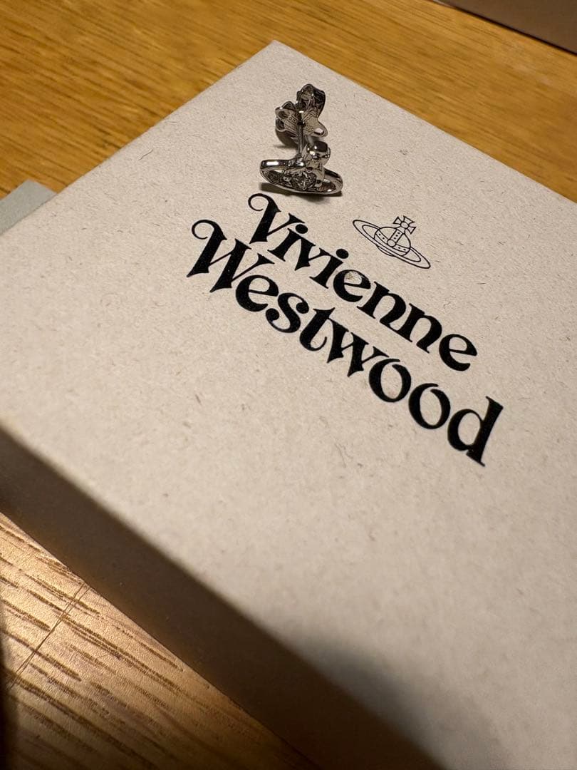VIVIENNE WESTWOOD シングルピアス ヴィヴィアン
