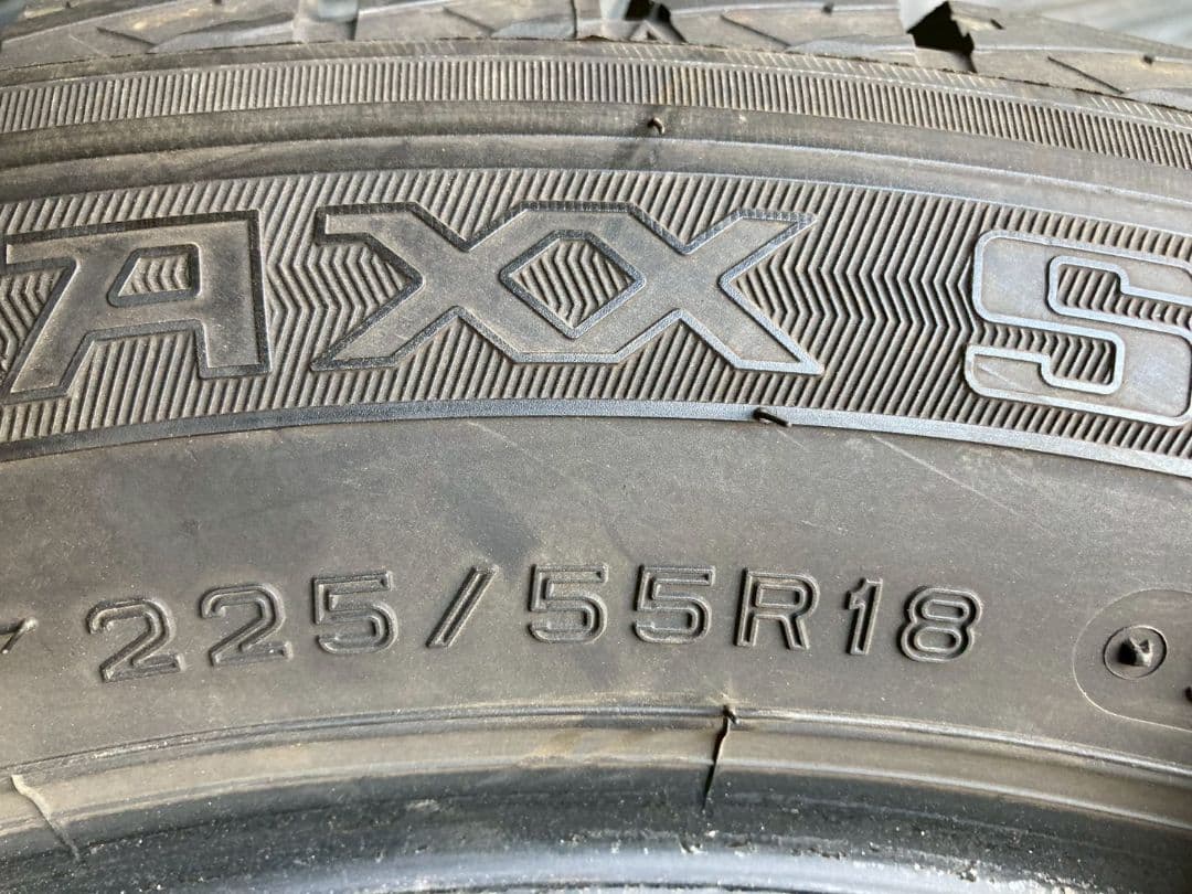 レビ【22年23年製】225/55R18冬タイヤ2本