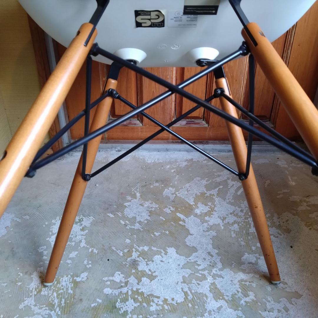 ハーマンミラー　イームズ　アームシェルチェア　座面シート付