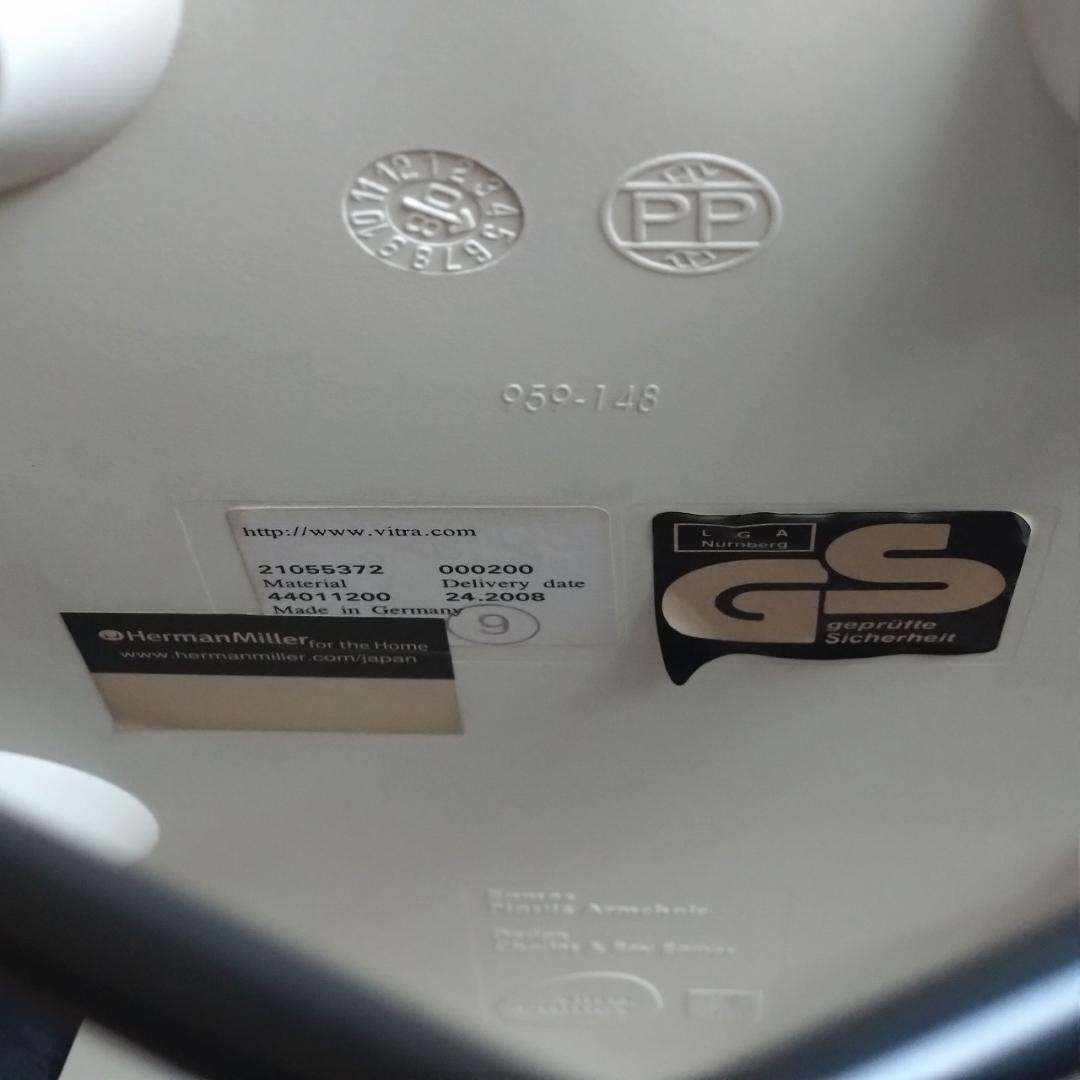 ハーマンミラー　イームズ　アームシェルチェア　座面シート付