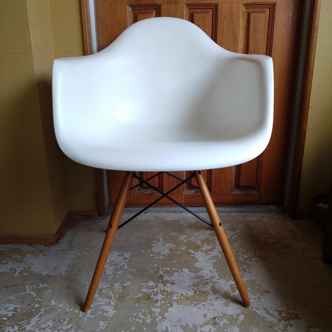 ハーマンミラー　イームズ　アームシェルチェア　座面シート付