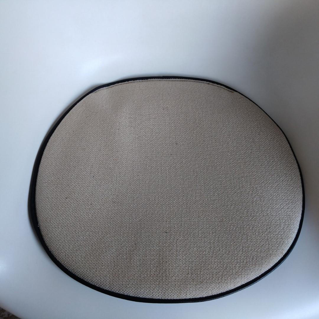 ハーマンミラー　イームズ　アームシェルチェア　座面シート付