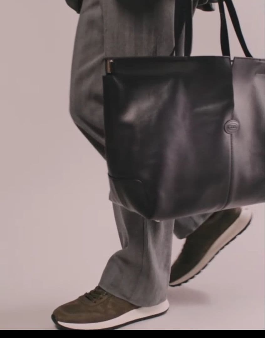 【専用】TOD'S Diバッグフォリオ バッグ ミディアム ブラック　渡辺翔太