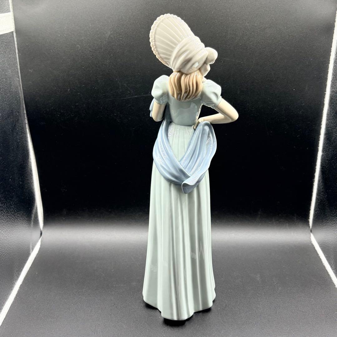リヤドロ NAO 帽子をかぶった貴婦人 フィギュリン LLADRO 人形 置物