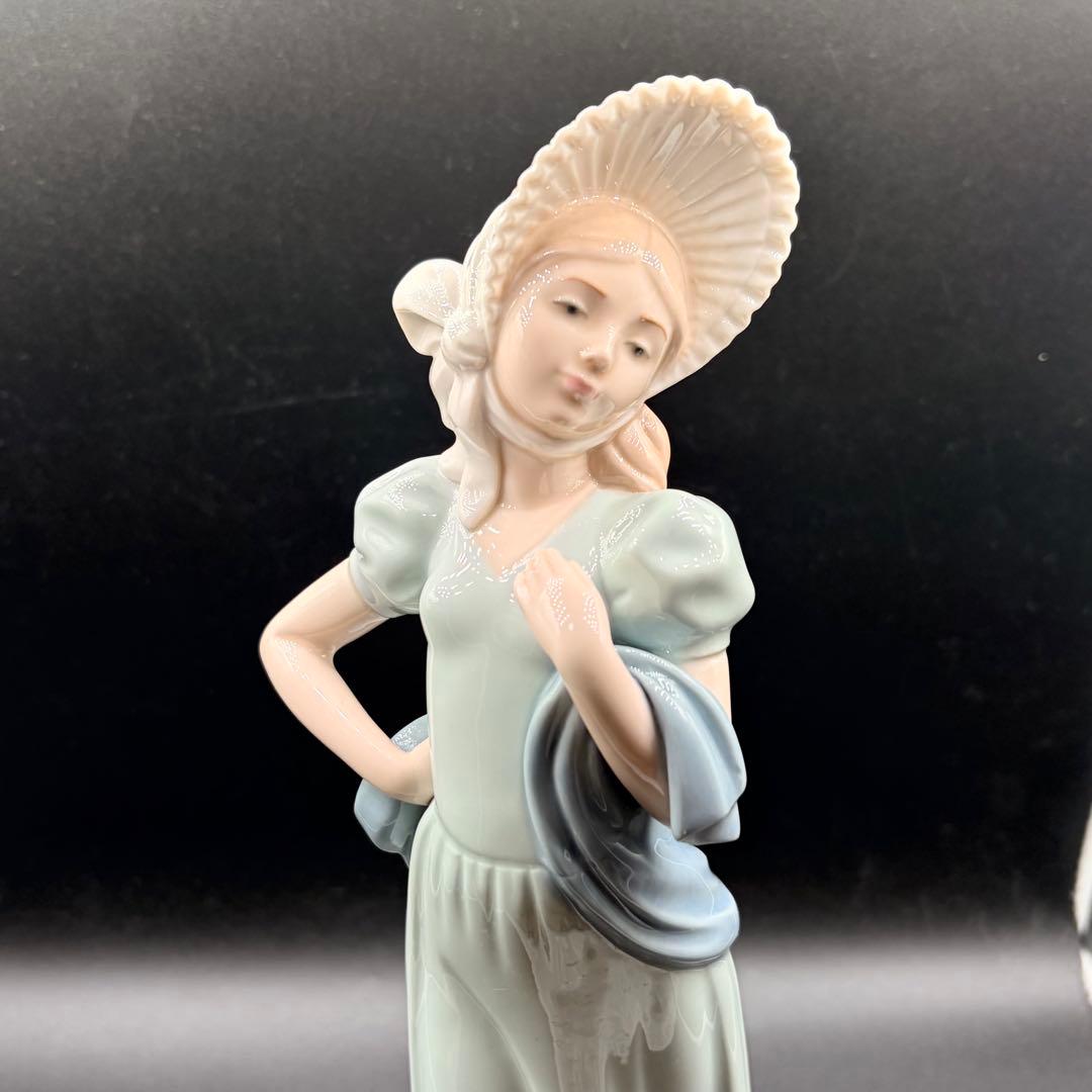 リヤドロ NAO 帽子をかぶった貴婦人 フィギュリン LLADRO 人形 置物
