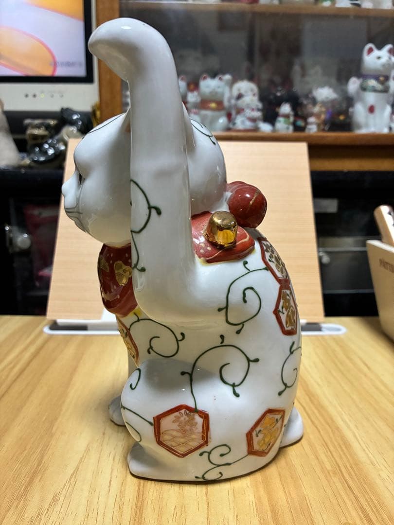 招き猫 陶器製 置物