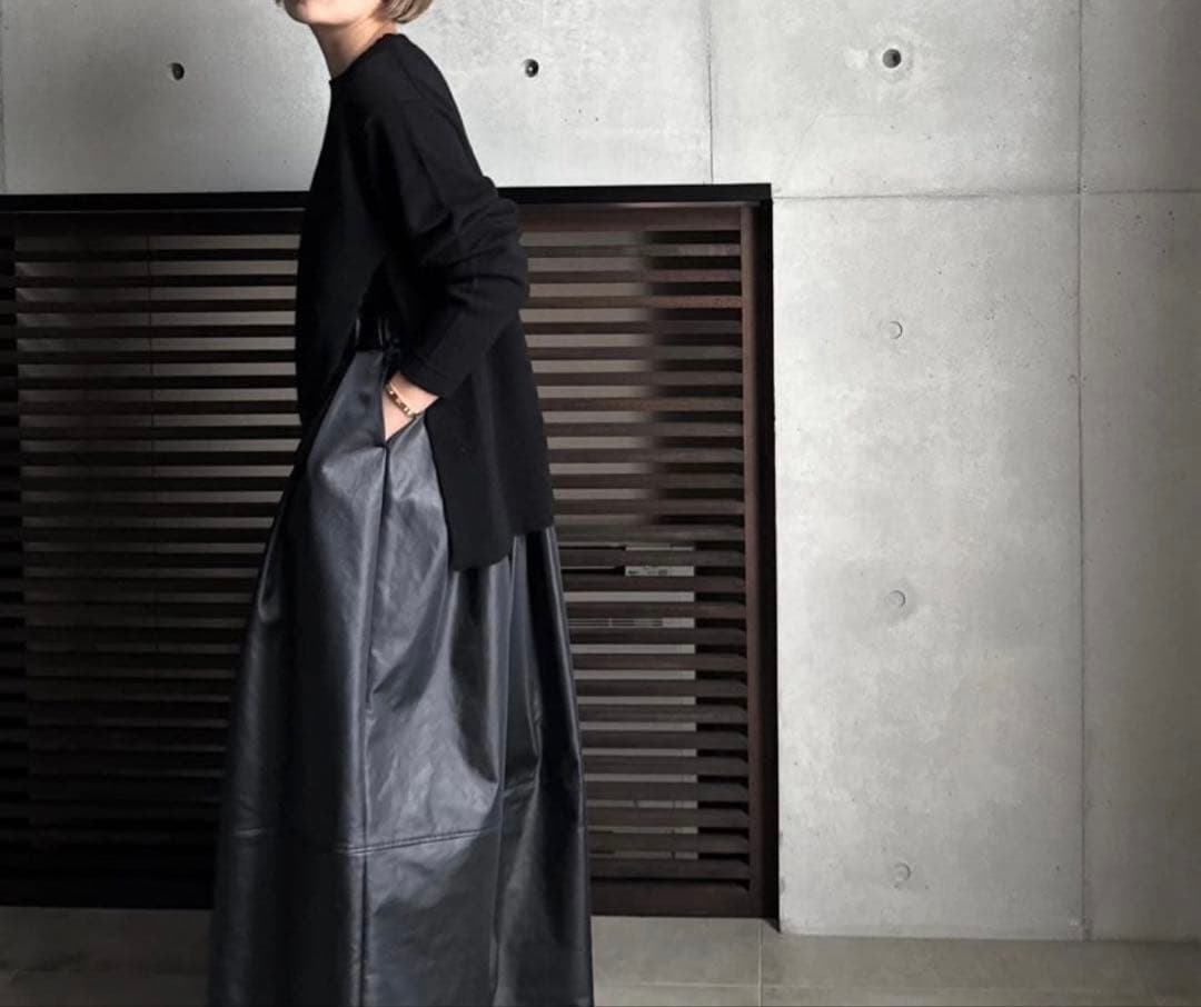 LOHEN ローヘン　SIDE SLIT KNIT ブラック ニット