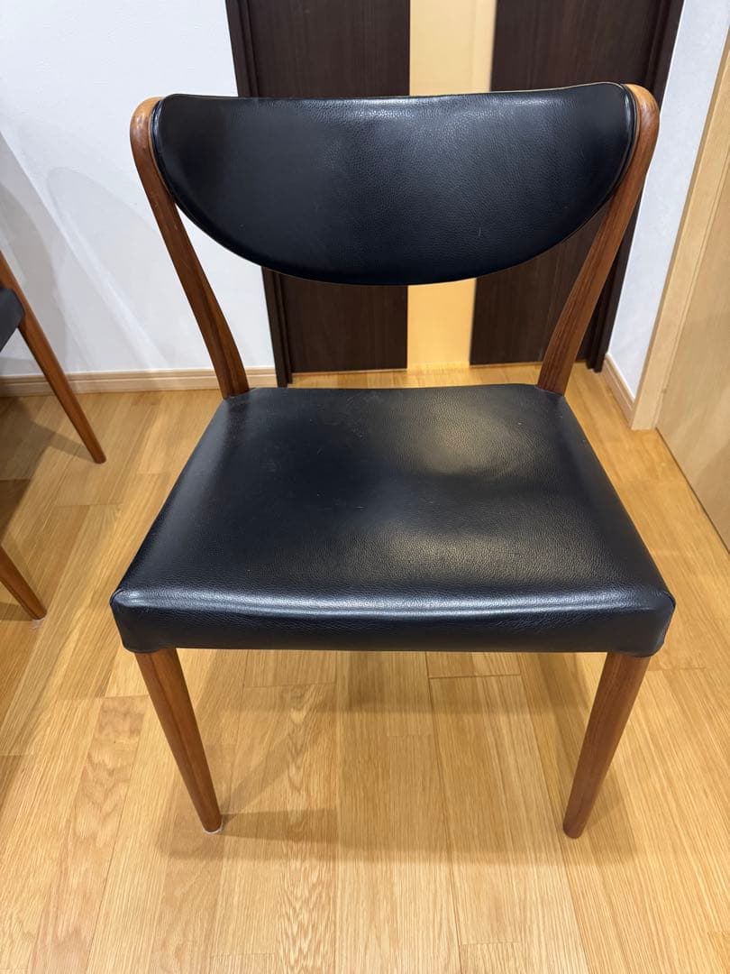 ダイニングテーブルと椅子4脚セット(Ritzwell QX Table)