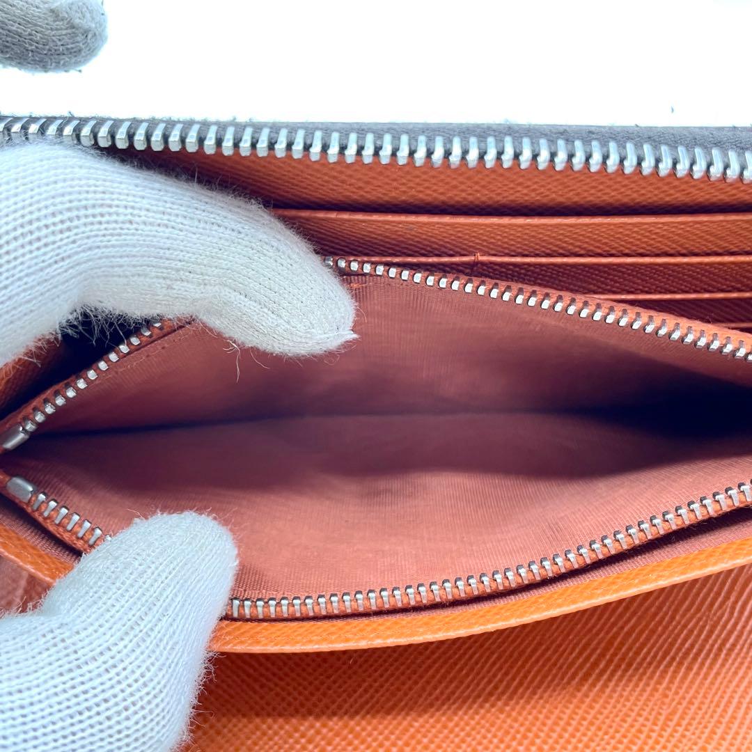 極美品　プラダ　ラウンドファスナー　ブラウン　サフィアーノレザー　三角ロゴ