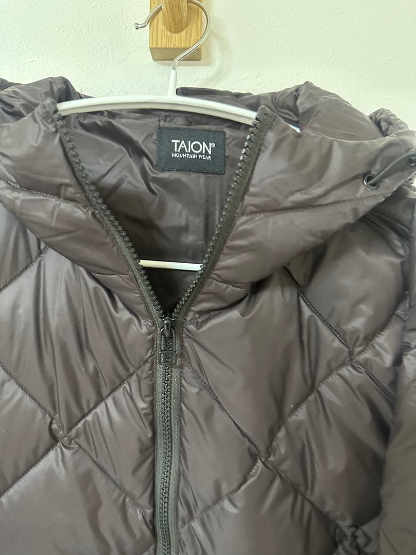 【SHIPS別注】Wai+ × TAION:〈手洗い可能〉ミディ ダウン コート