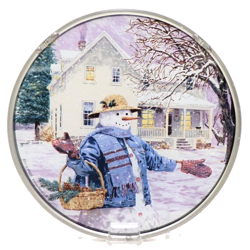 家の前で松ぼっくりを拾う麦わら帽子の雪だるま ヴィンテージ ステンドグラス