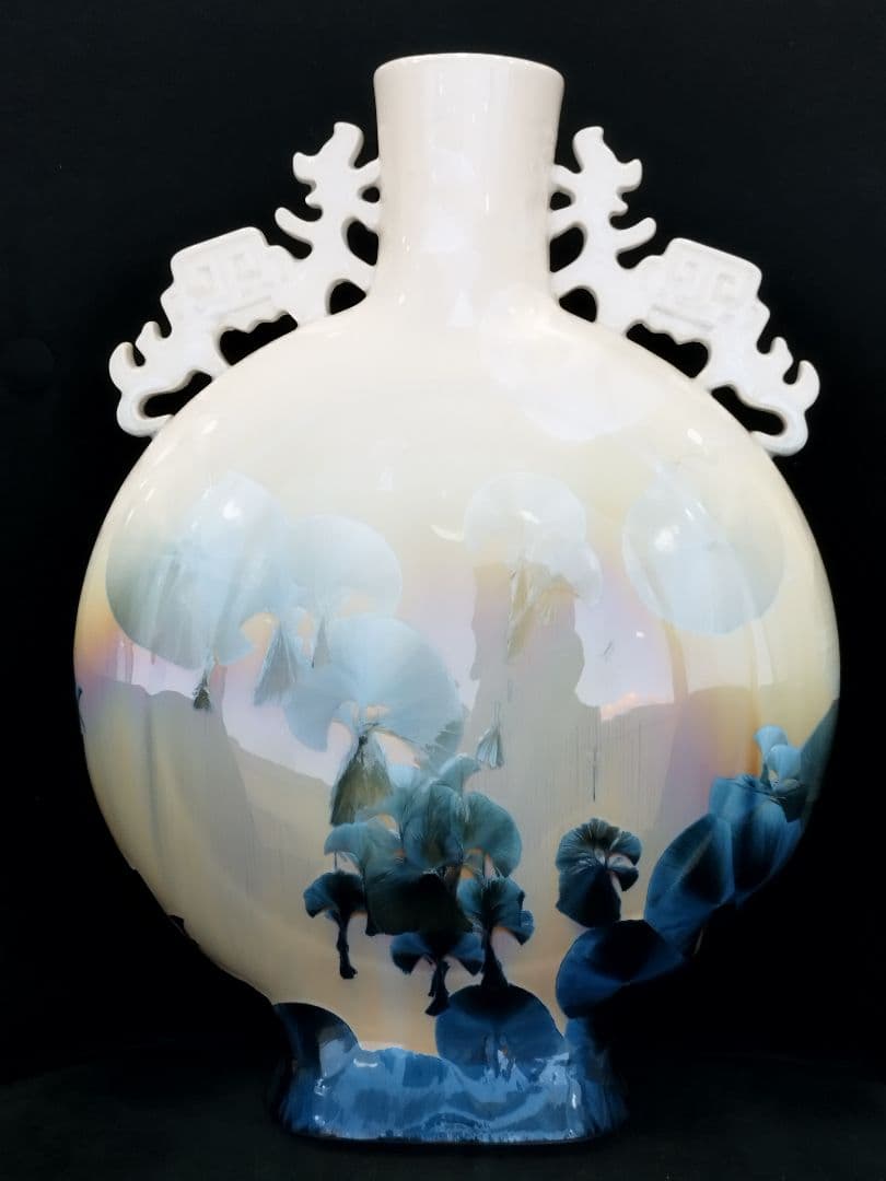 中国の壺 陶器製 花瓶 白 青 花模様 高さ約44cm 幅約32cm 台座付き