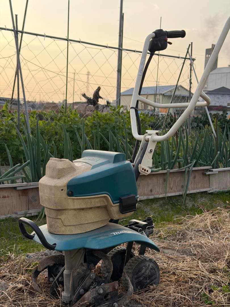 マキタ 電動耕運機 MUK360DZ｜バッテリー2本＋充電器付｜動作良好