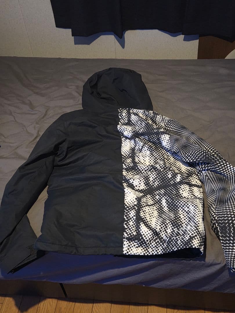 VOLCOM スノーボードジャケット ブラック/ホワイト