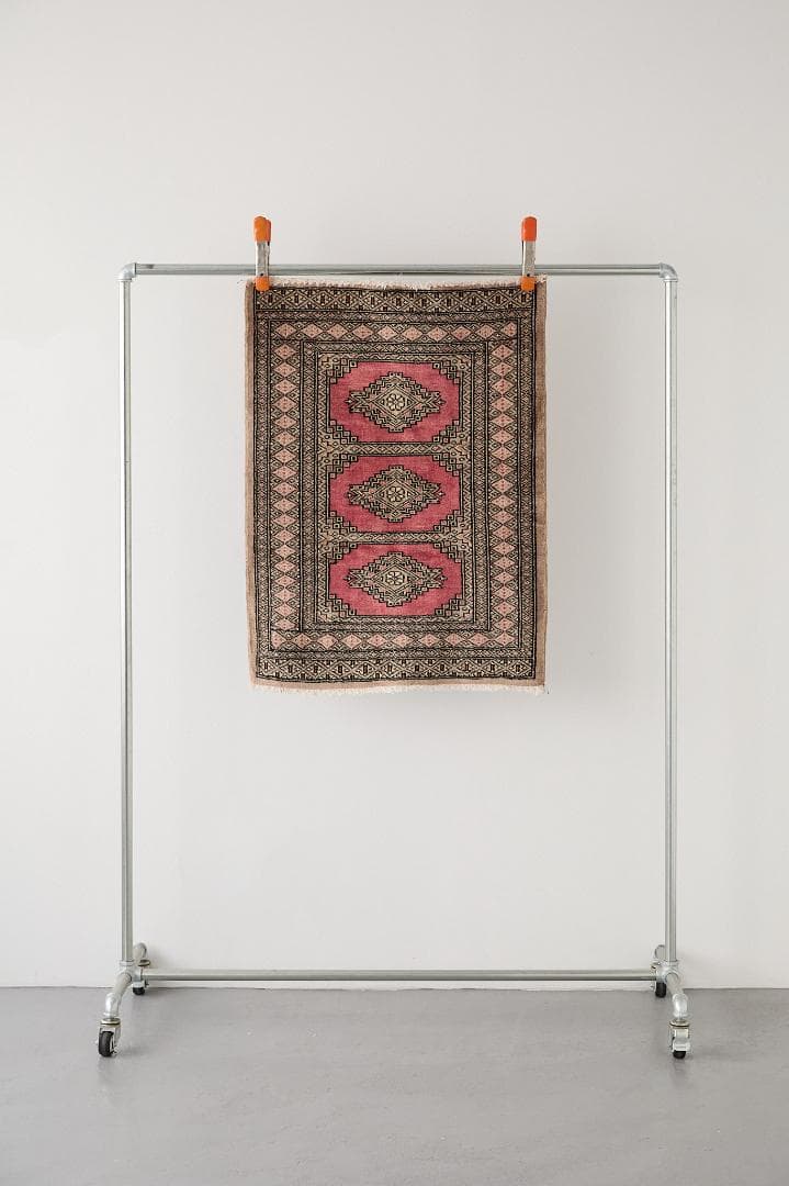 ヴィンテージラグ　トライバルラグ　パキスタン産（90×65cm）赤　ベージュ　黒