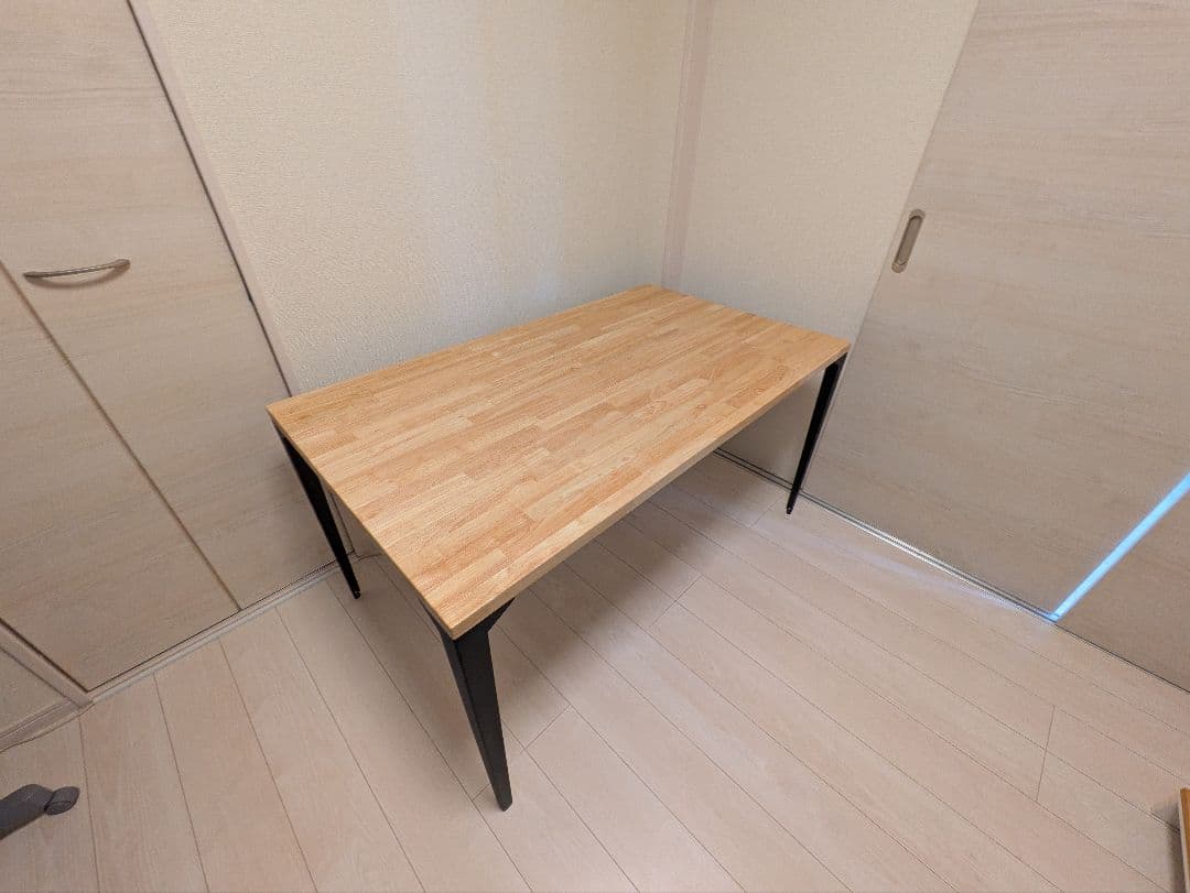 ナチュラル木製ダイニングテーブル