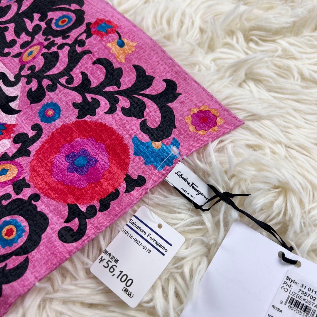 新品　Salvatore Ferragamo スカーフ フラワー 花柄　シルク