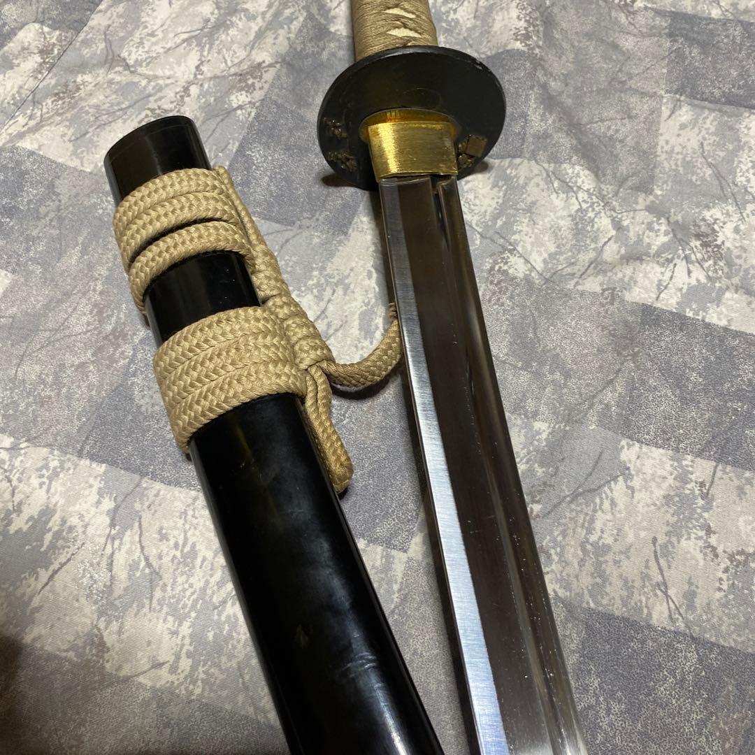 高級居合刀 灰色柄 騎馬武者絵丸鍔 黒呂鞘