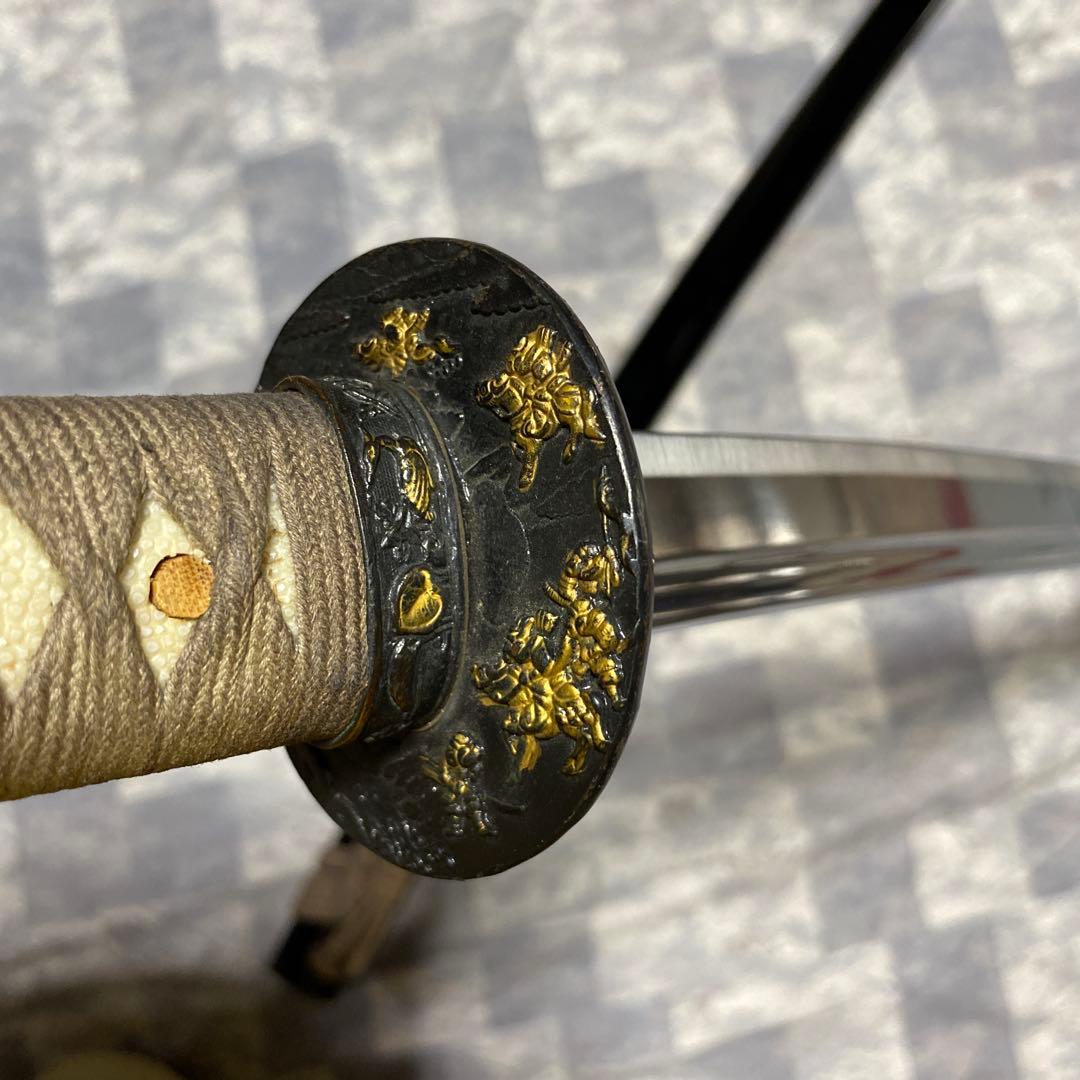 高級居合刀 灰色柄 騎馬武者絵丸鍔 黒呂鞘