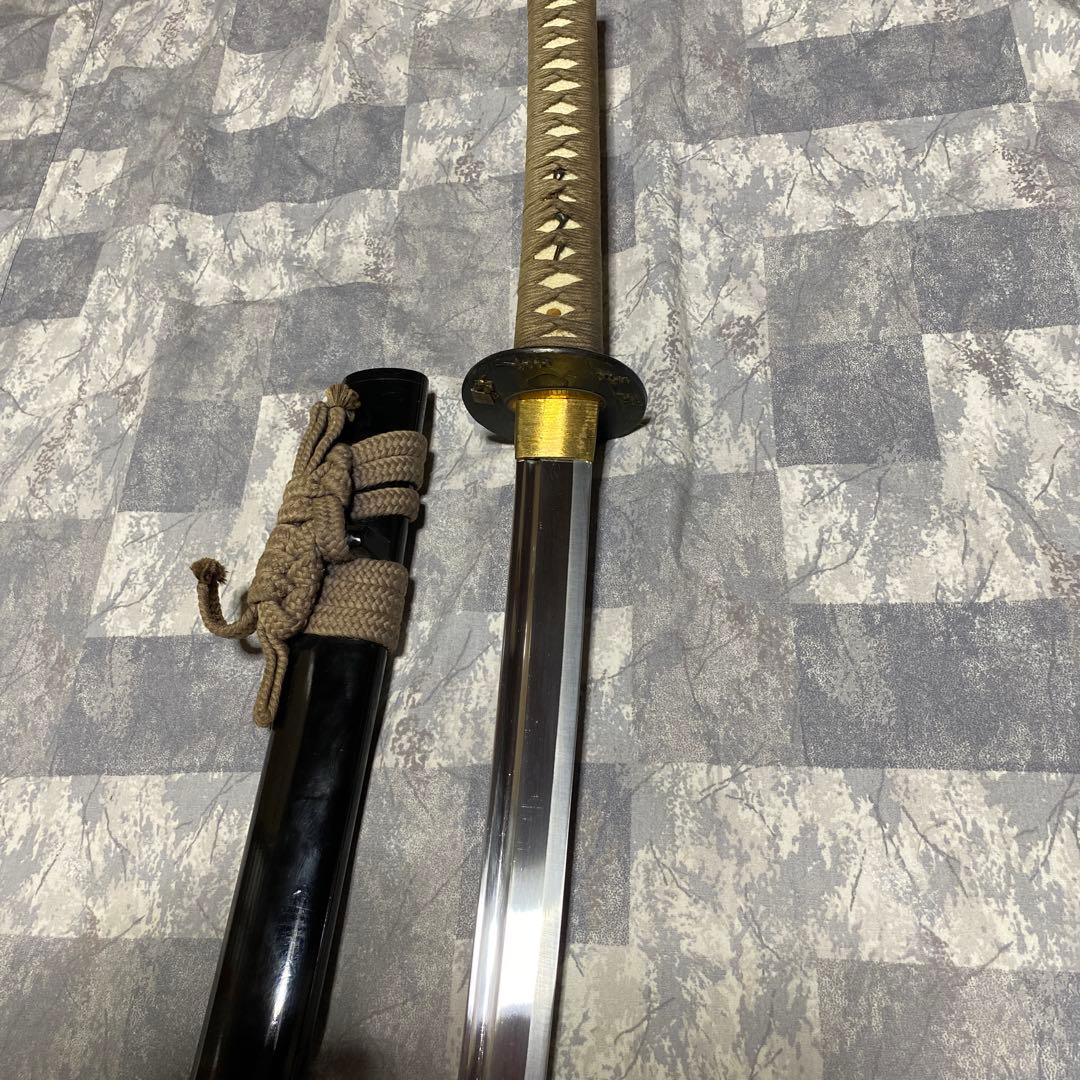 高級居合刀 灰色柄 騎馬武者絵丸鍔 黒呂鞘